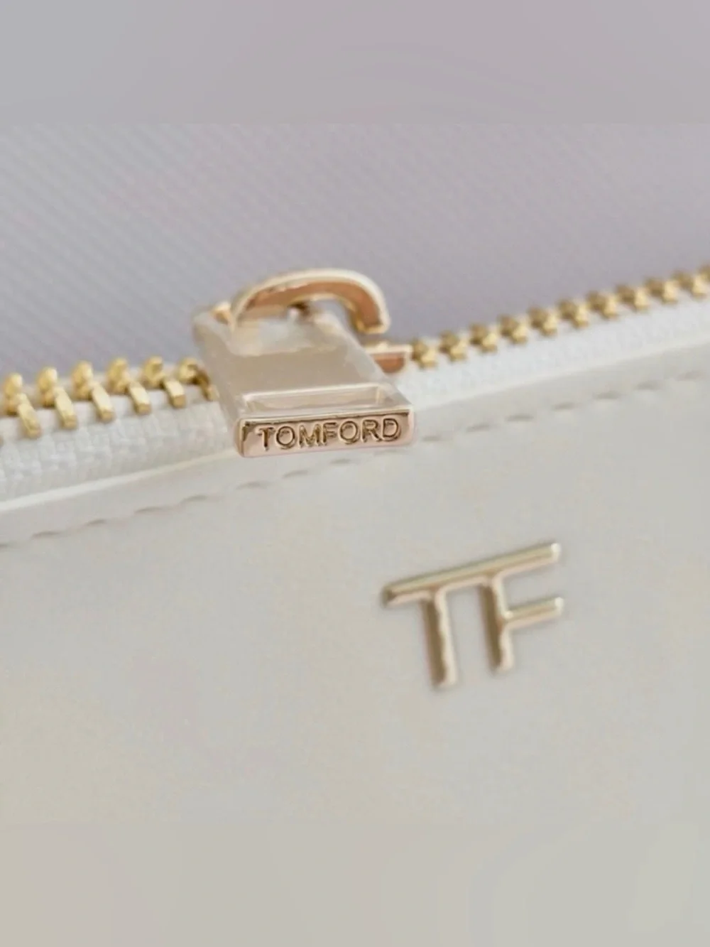 Tom‎ Ford Beauty White Zip Pouch with Gift Box